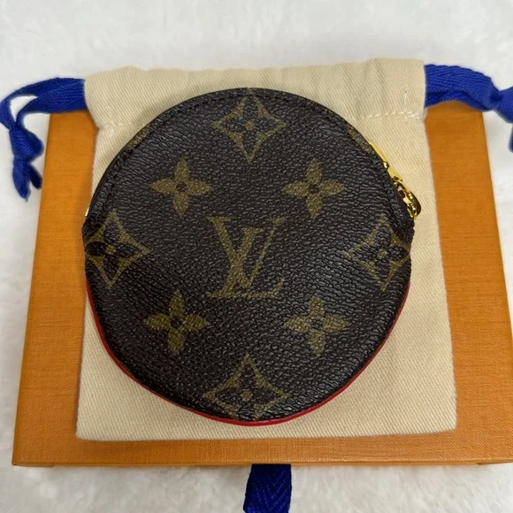 Louis Vuitton Christmas 2020 Vivienne Monogram Round Coin Purse - Full Set - Picture 3 of 9